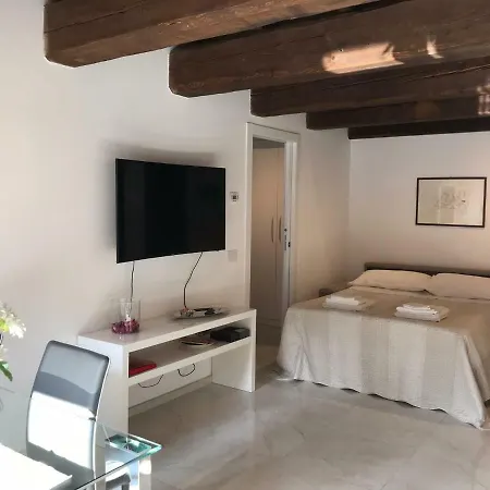 Moderno Affaccio Su Via Mazzini Apartment